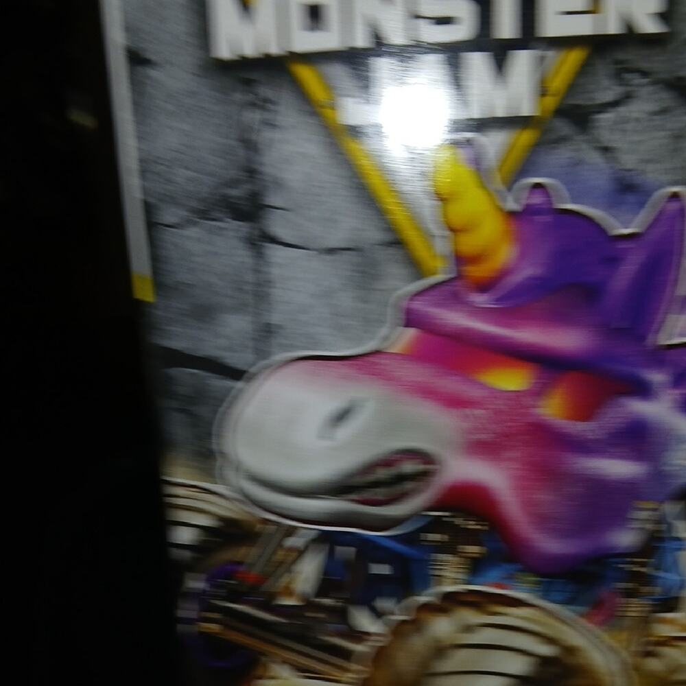 Sparkle Smash Unicorn Monster Jam Truck Toy 1/24 - Picture 4 of 5